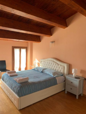 Appartamento Luce-- 2 camere da letto--Centro storico--Parcheggio privato gratuito Lugo